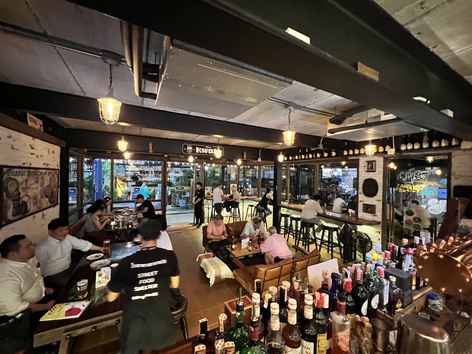 Inside BREW – Beers & Ciders, Thonglor